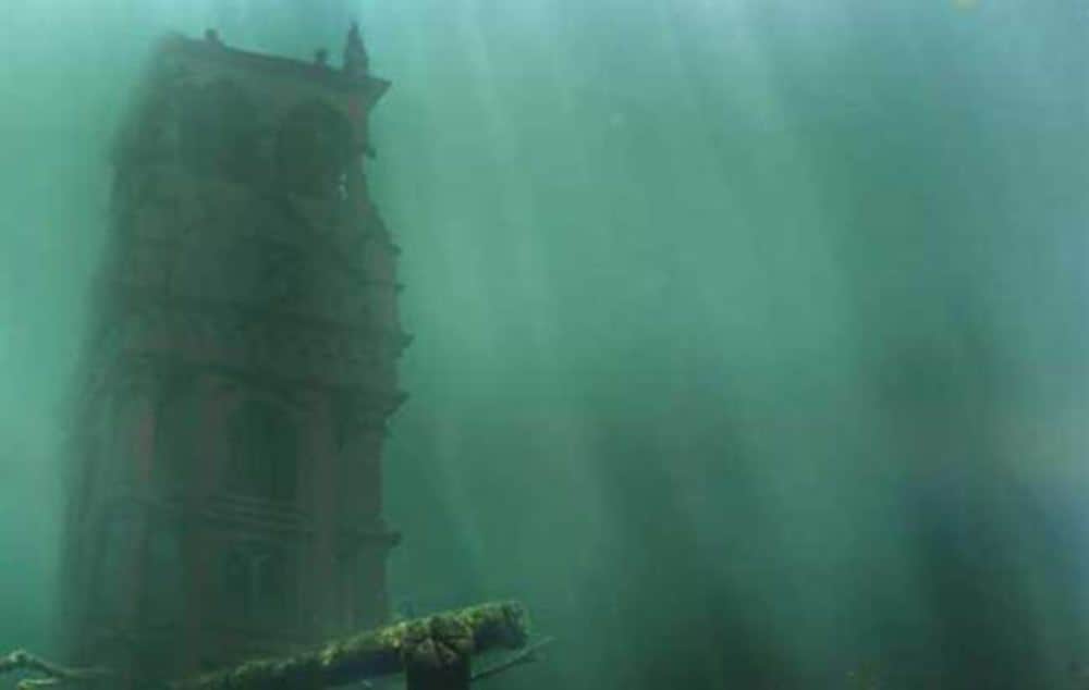 tehri jheel Historical buildings are appear
