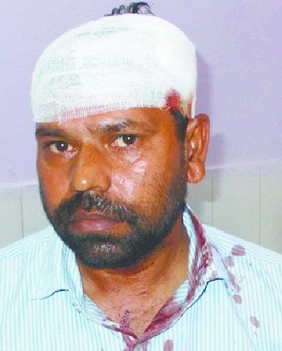 Three lakhs looted by electric workers