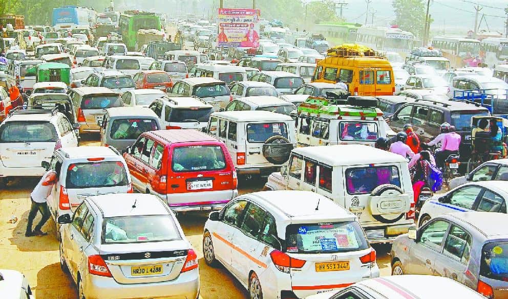 photos of traffic jam on Delhi Haridwar National Highway