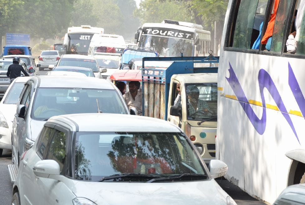 photos of traffic jam on Delhi Haridwar National Highway