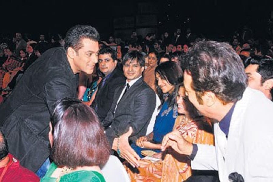 aishwarya rai bachchan ex boyfriend Vivek Oberoi praises Salman Khan Tubelight over baahubali 2