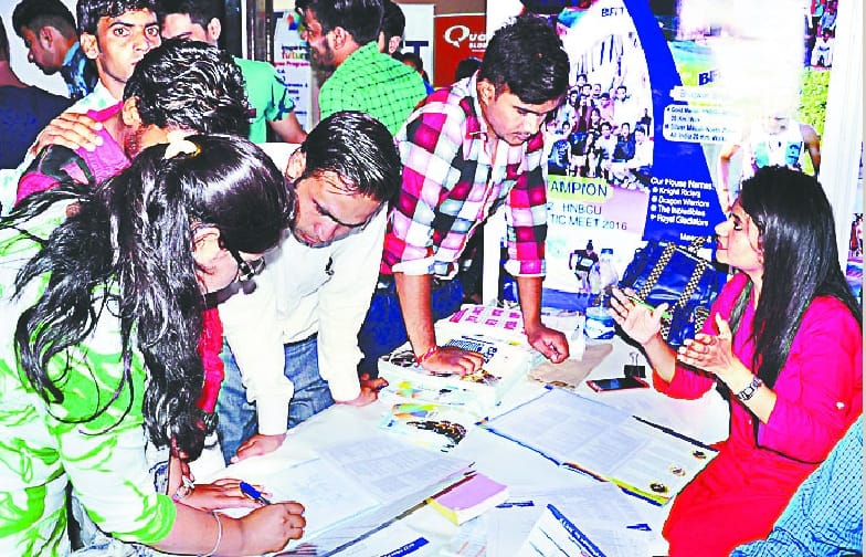 student in the education fair of amar ujala