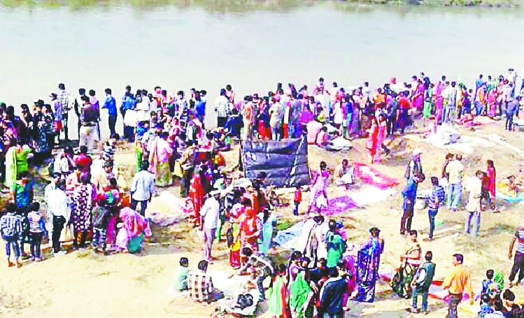 Ganga Dussehra devotees plunge