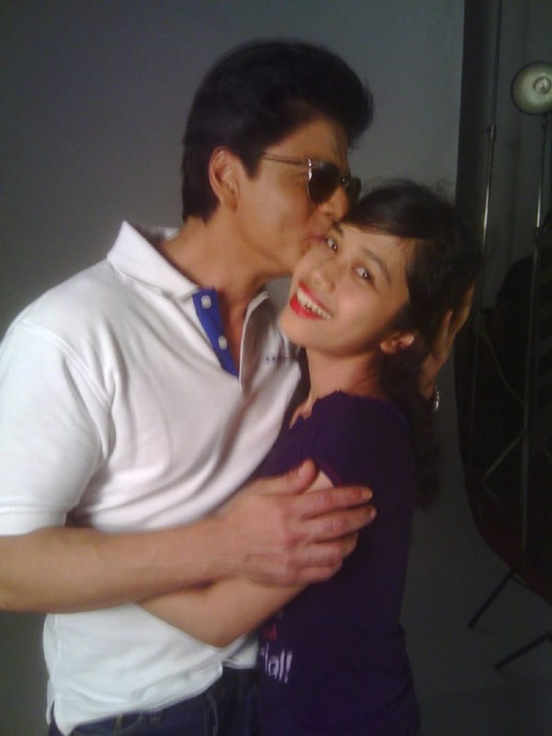 shahrukh khan meets his indonesian fan Mutiara Ulfa Herlita