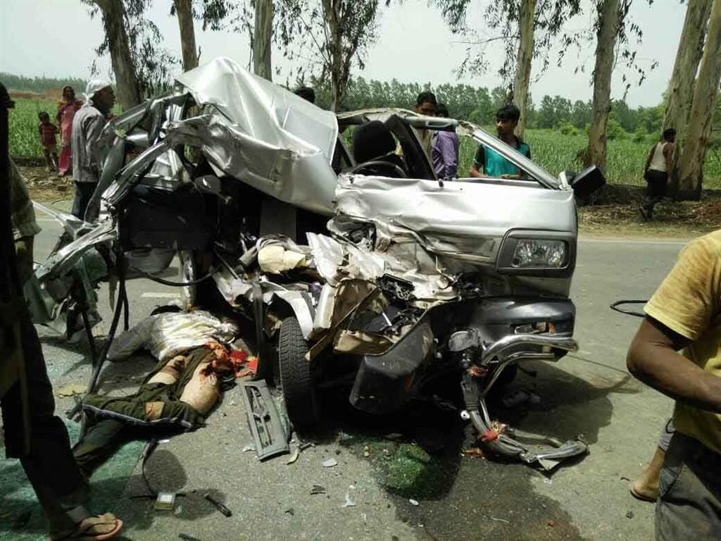 Father-daughter dies due to tractor-trolley collision in Meerut
