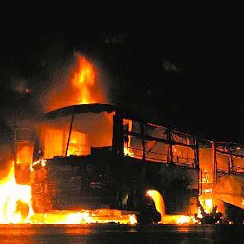 images of bareilly bus accident in which bus and truck collapse and around 22 dies