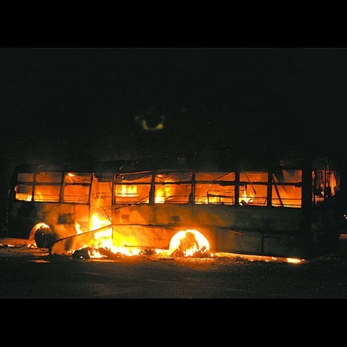 images of bareilly bus accident in which bus and truck collapse and around 22 dies