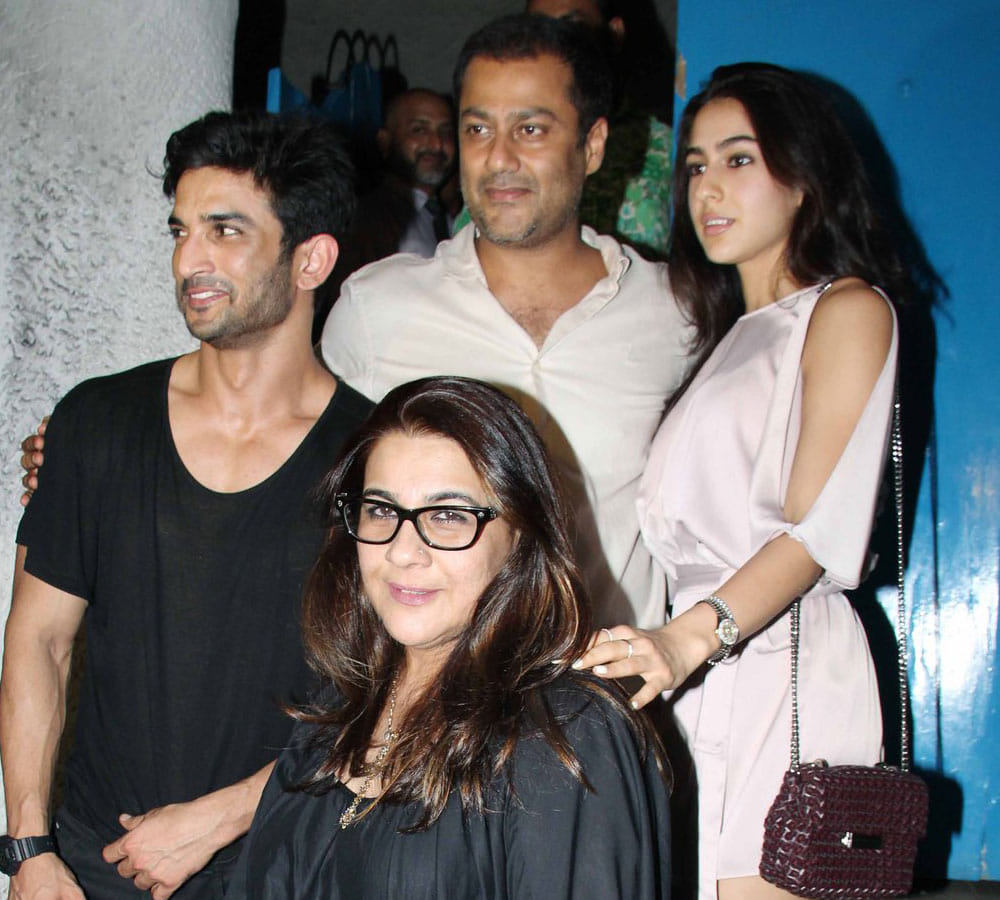 Sara Ali Khan And Mommy Amrita Singh Spotted With Sushant Singh Rajput To Discuss Her Debut Film
