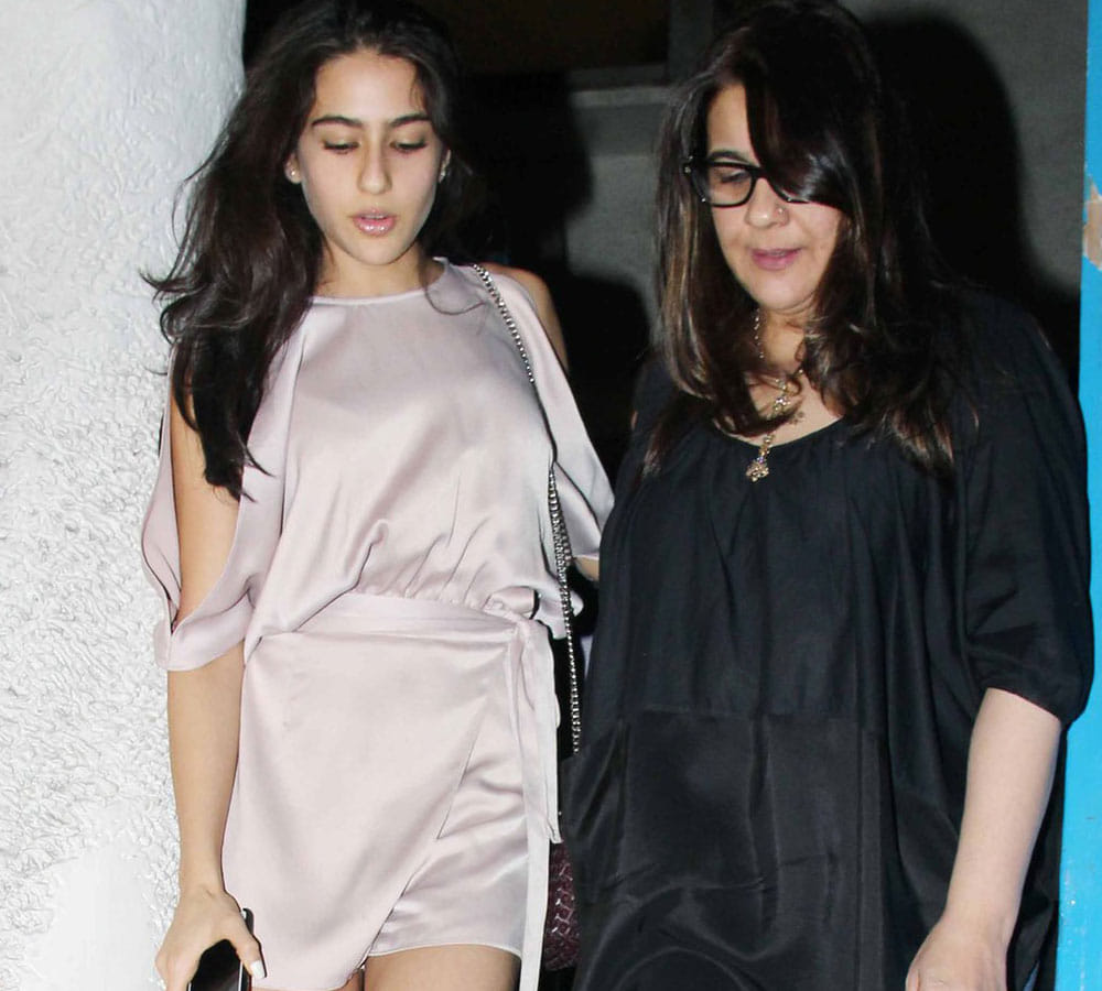 Sara Ali Khan And Mommy Amrita Singh Spotted With Sushant Singh Rajput To Discuss Her Debut Film