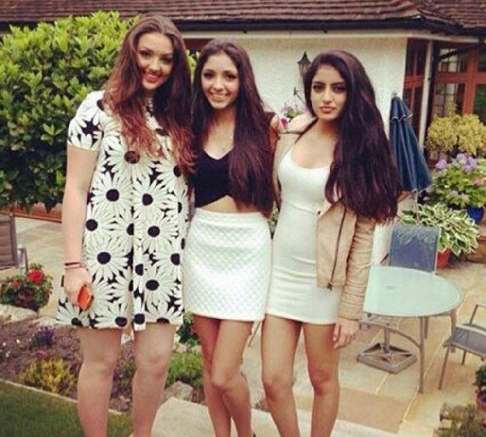 Amitabh Bachchan Granddaughter Navya Naveli Nanda Picture Wearing Bikini Is Going Viral