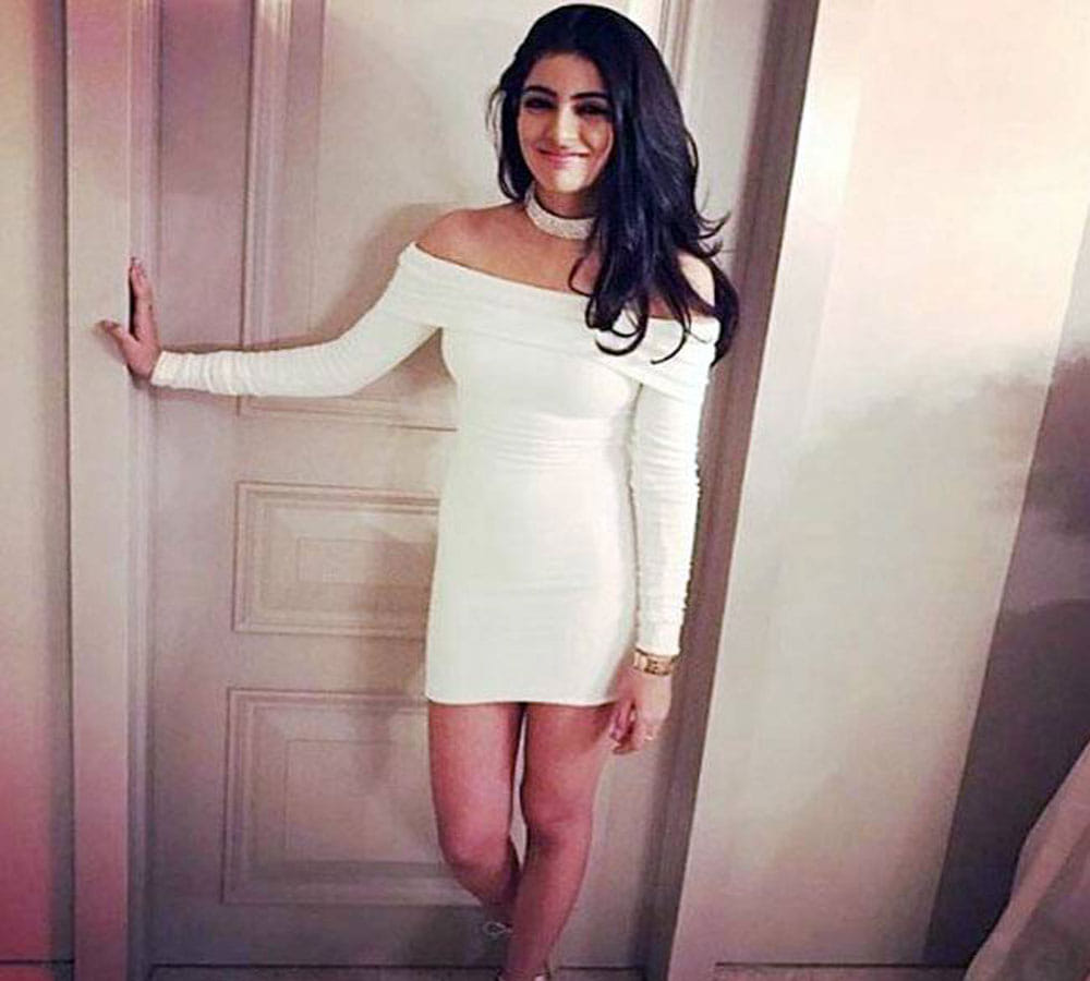 Amitabh Bachchan Granddaughter Navya Naveli Nanda Picture Wearing Bikini Is Going Viral