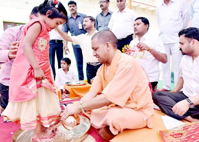 up cm adityanath simple life style