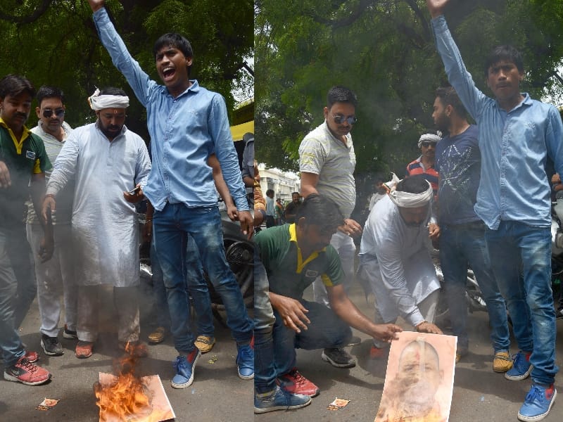 congress men protest in Lucknow against BJP government.
