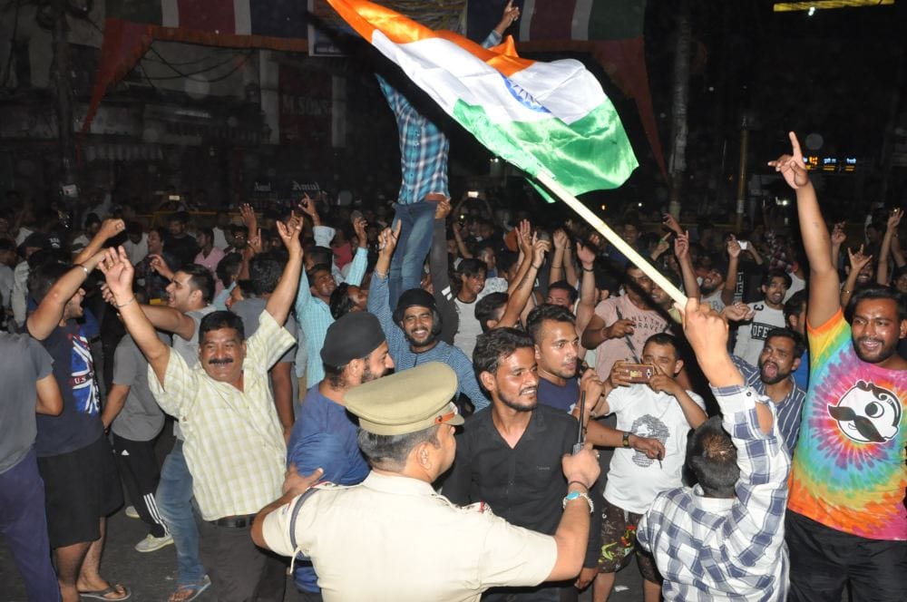  champions trophy 2017 celebration of India victory in Dhoni laws house 