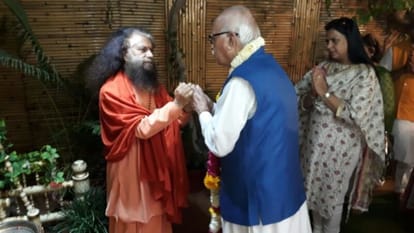 Lal Krishna Advani praised yogi adityanath