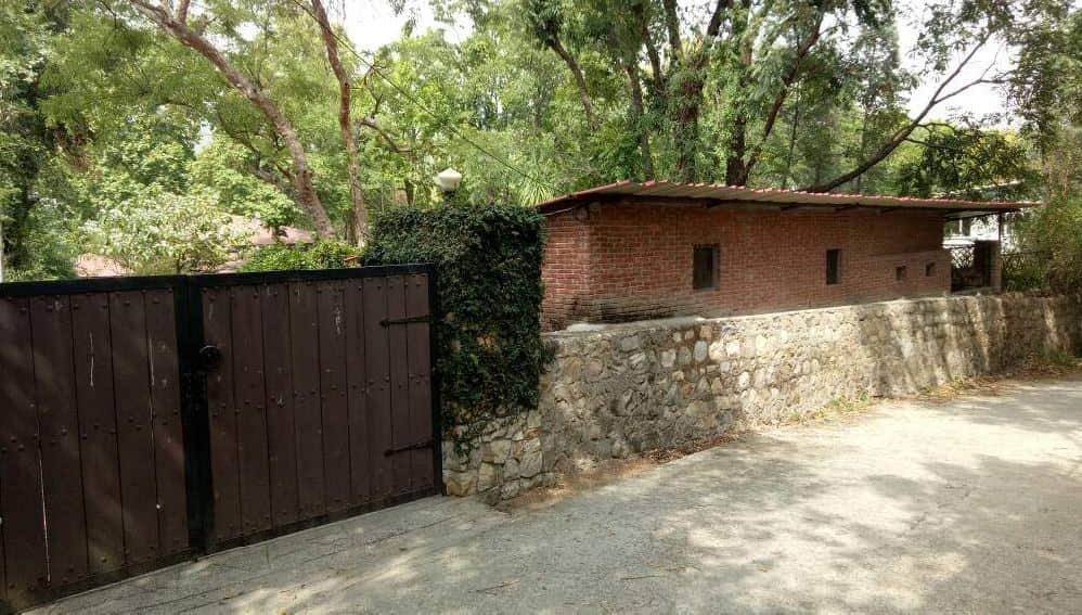 NDTV owner Pranav Roy watchman run after cbi raid