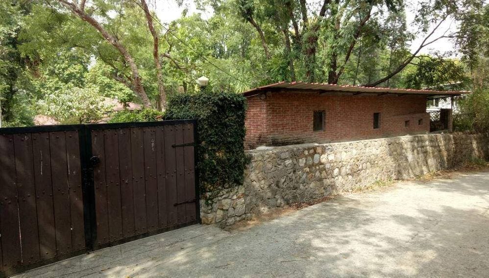NDTV owner Pranav Roy watchman run after cbi raid