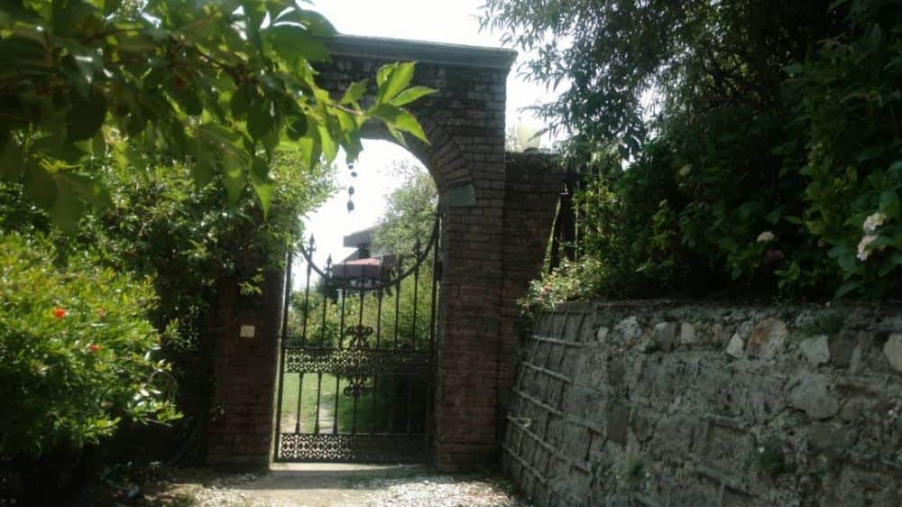 NDTV owner Pranav Roy watchman run after cbi raid