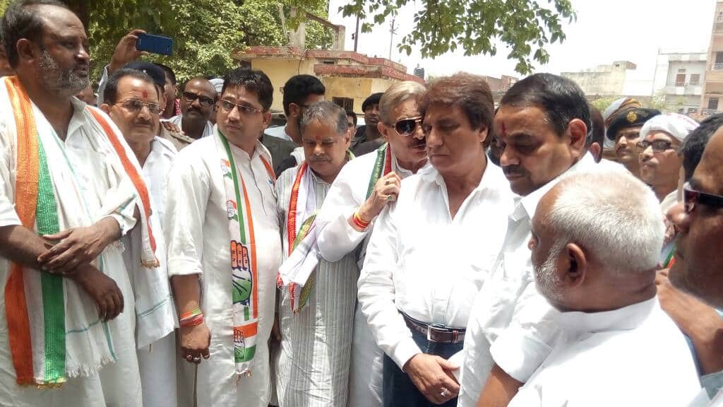 raj babbar reach mirzapur today at rajiv gandhi statue