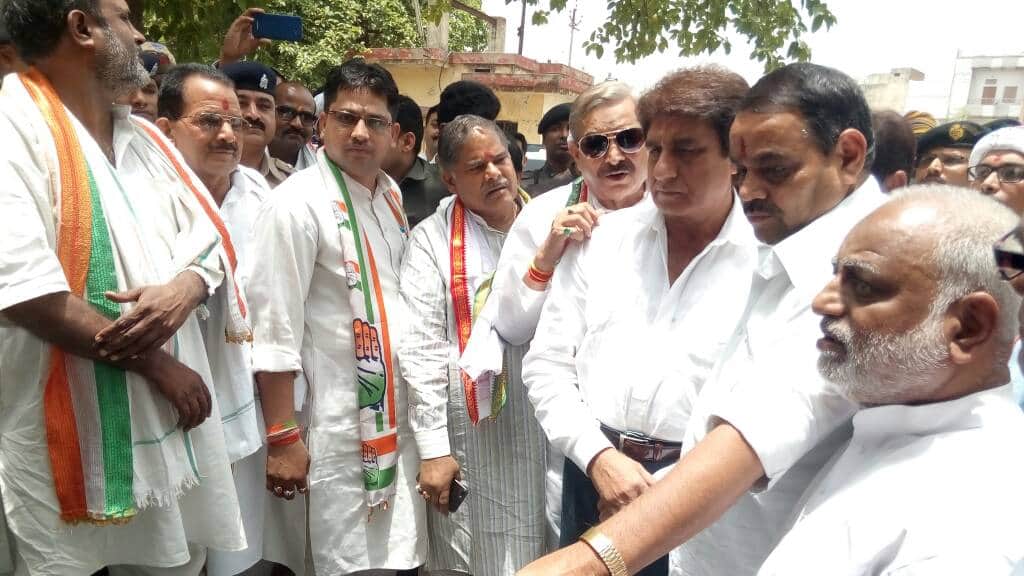 raj babbar reach mirzapur today at rajiv gandhi statue