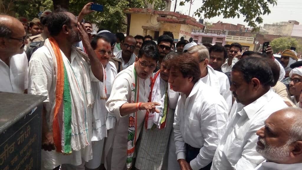 raj babbar reach mirzapur today at rajiv gandhi statue