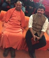 Yogi Adityanath birthday Special  when the Yogi reached the shaking of the crowd, everything change