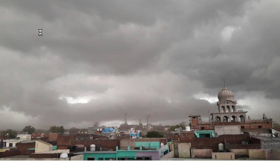 'Jalte Jun' in Jhoom Baris, Badera, the fall in the weather