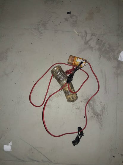  Attempting to blow a ATM by putting a detonator in Ajmer, Siren played ran crook