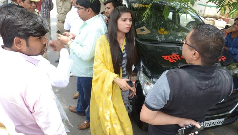 former block pramukh daughter in law sitting on dharna against dowry in ghaziabad