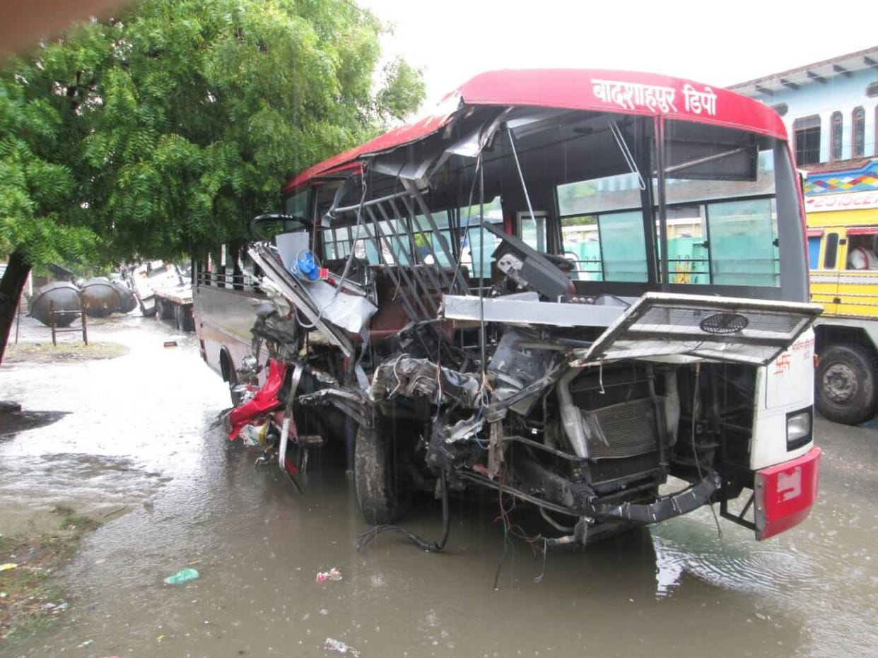 roadways bus and truck hit each other at jaupur