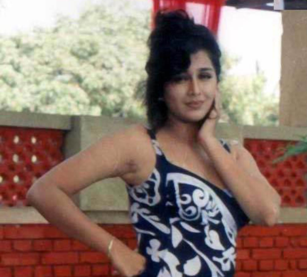 manoj prabhakar wife actress farheen prabhakar robbed in delhi, sad with delhi says shame on delhi