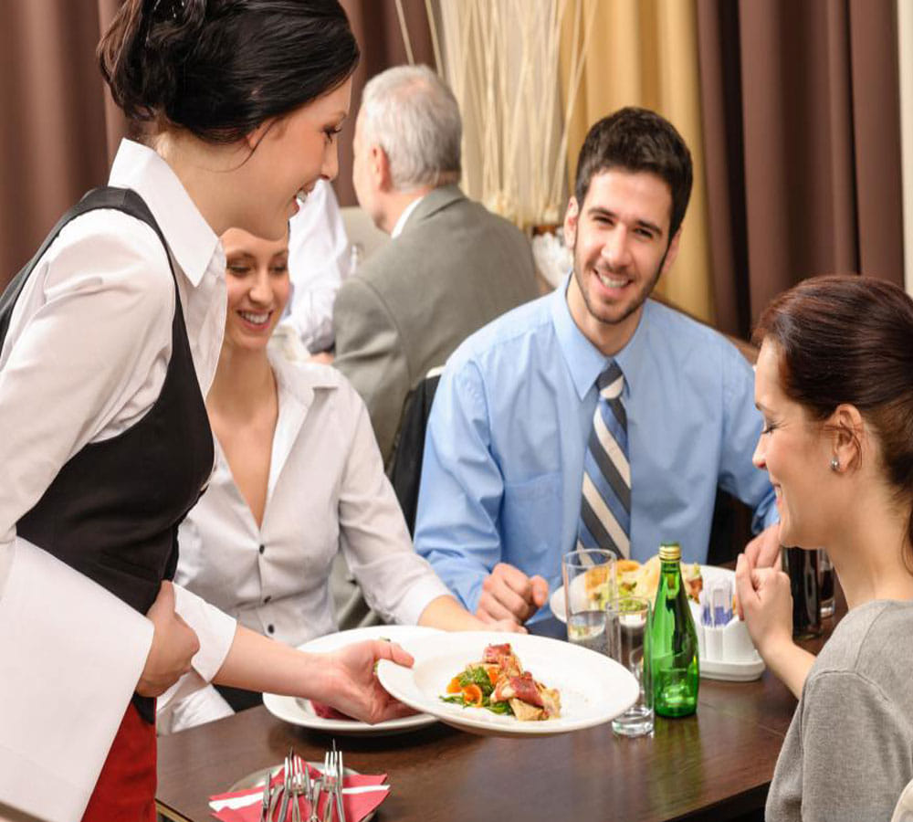 These Things Can Embarrass You In Restaurant, Stop Them Immediately