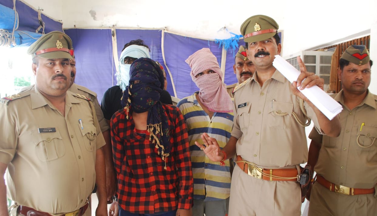 thugs arrested doing fraud with the help of olx 