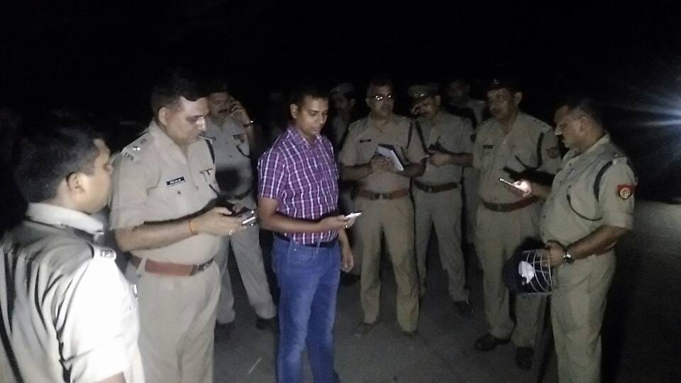 in agra mob open fire on police after murder