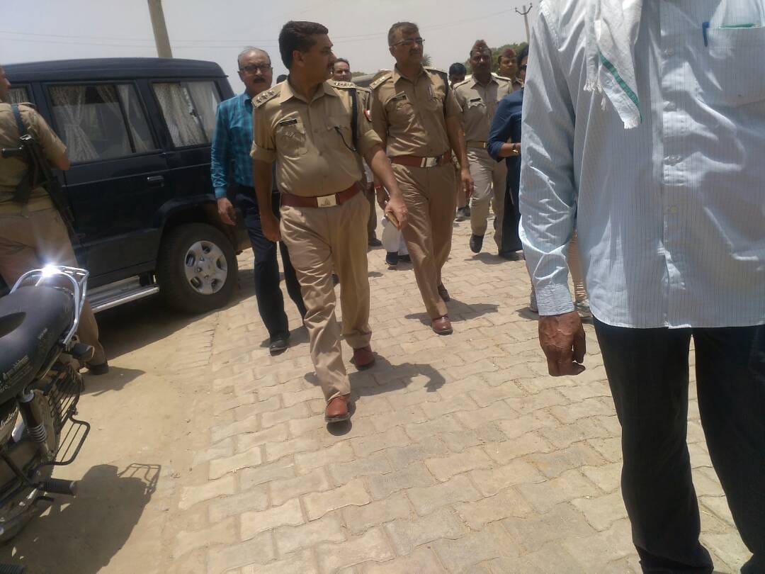 heavy force deployed in dauki area villages of agra
