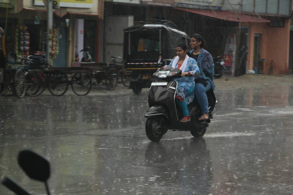 Varanasi forecast update: Cloudy weather in sky rain in varanasi today