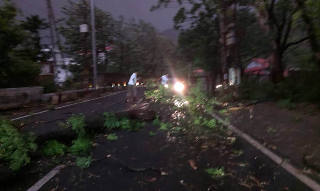 electricity off due to heavy rain in uttarakhand