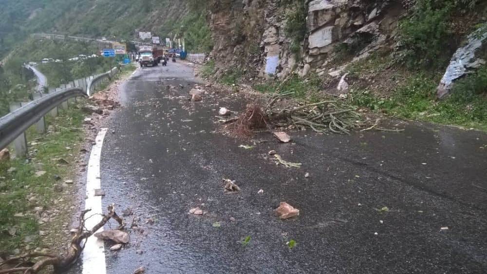  highway blocked due to heavy rain in uttarakhand 