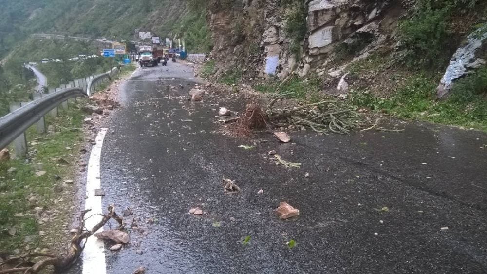  highway blocked due to heavy rain in uttarakhand 