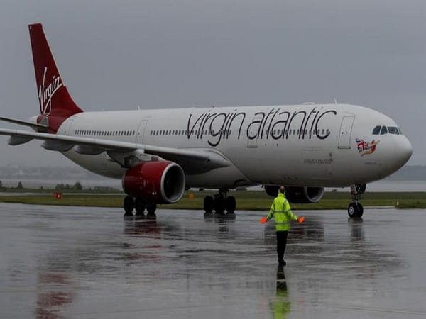 In Sydney Passengers jump off from Virgin Atlantic plane after bomb threat