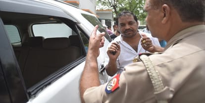 BJP leader robbed in Yogiraj, one minute 22 seconds looted 2 million