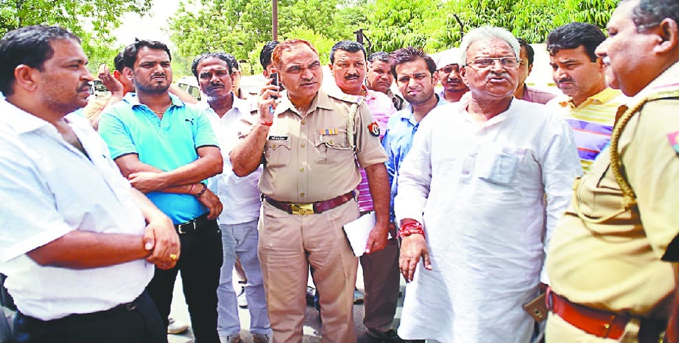 BJP leader robbed in Yogiraj, one minute 22 seconds looted 2 million