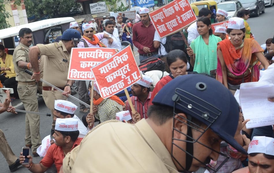 lathicharge on computer anudeshak in lucknow in uttar pradesh.