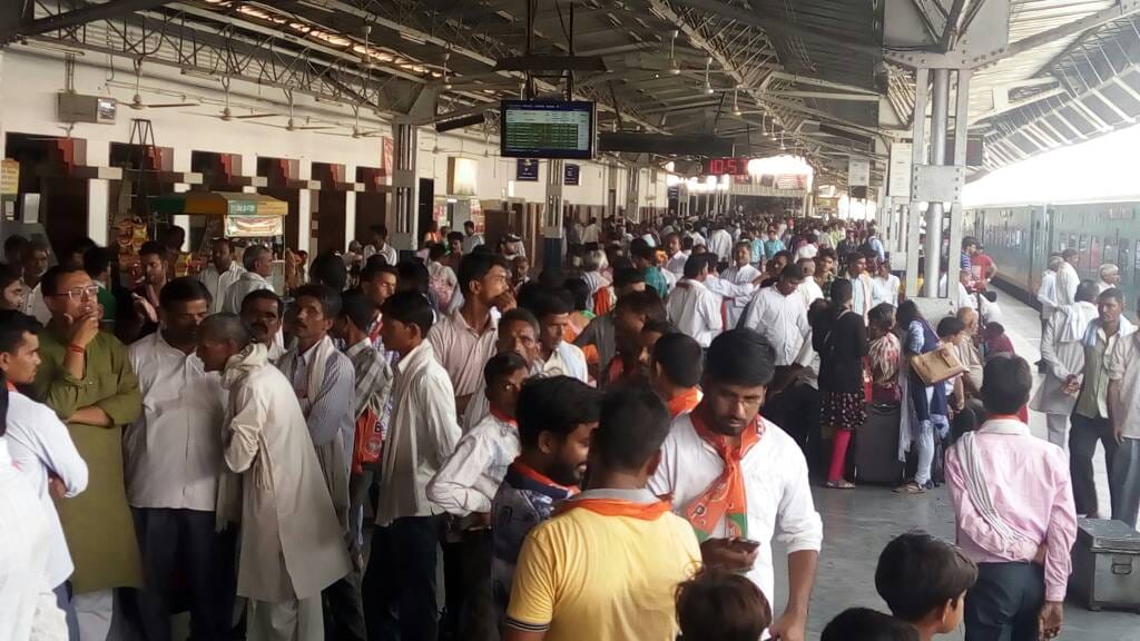 massive jam in agra during BJP MP ramshankar katheria welcome