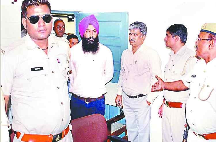 Breadcrumb in the market after recording bribe demand