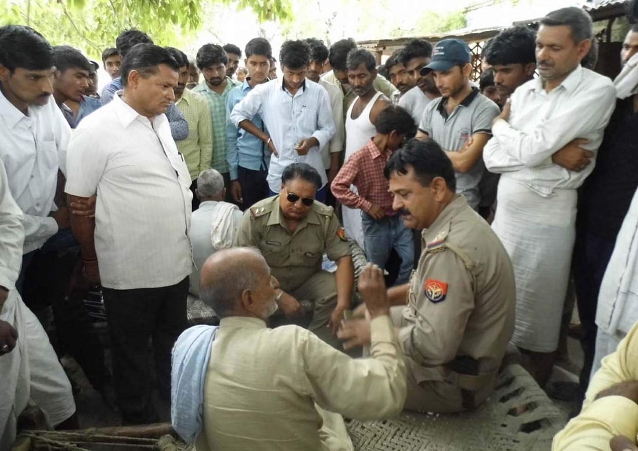 पुलिस के देरी पर पहुंचने पर भड़के ग्रामीण, जाम