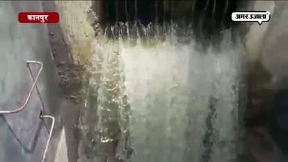 Drinking water falling in drain in Kanpur 