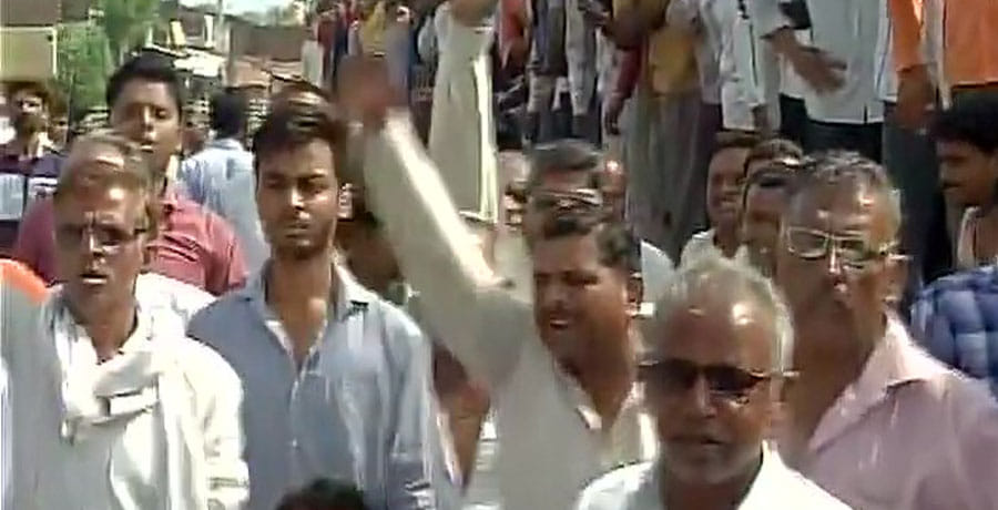 mandsaur collector and officers were beaten by farmers while they are protesting in madhya pradesh
