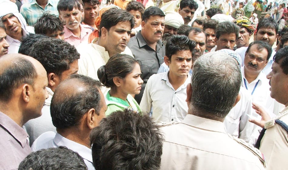 family protest with son dead body in faridabad