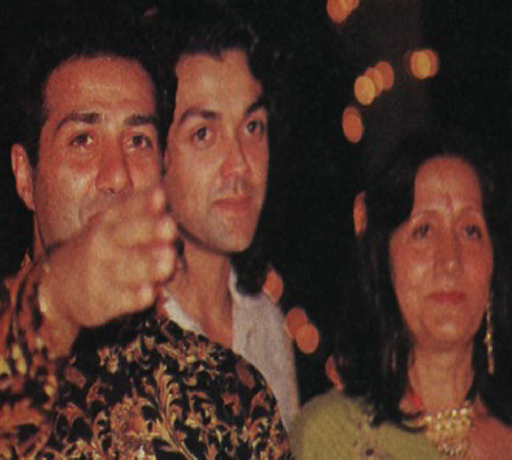 Sunny Deol And Bobby Deol Wished Mom Prakash Kaur On Birthday